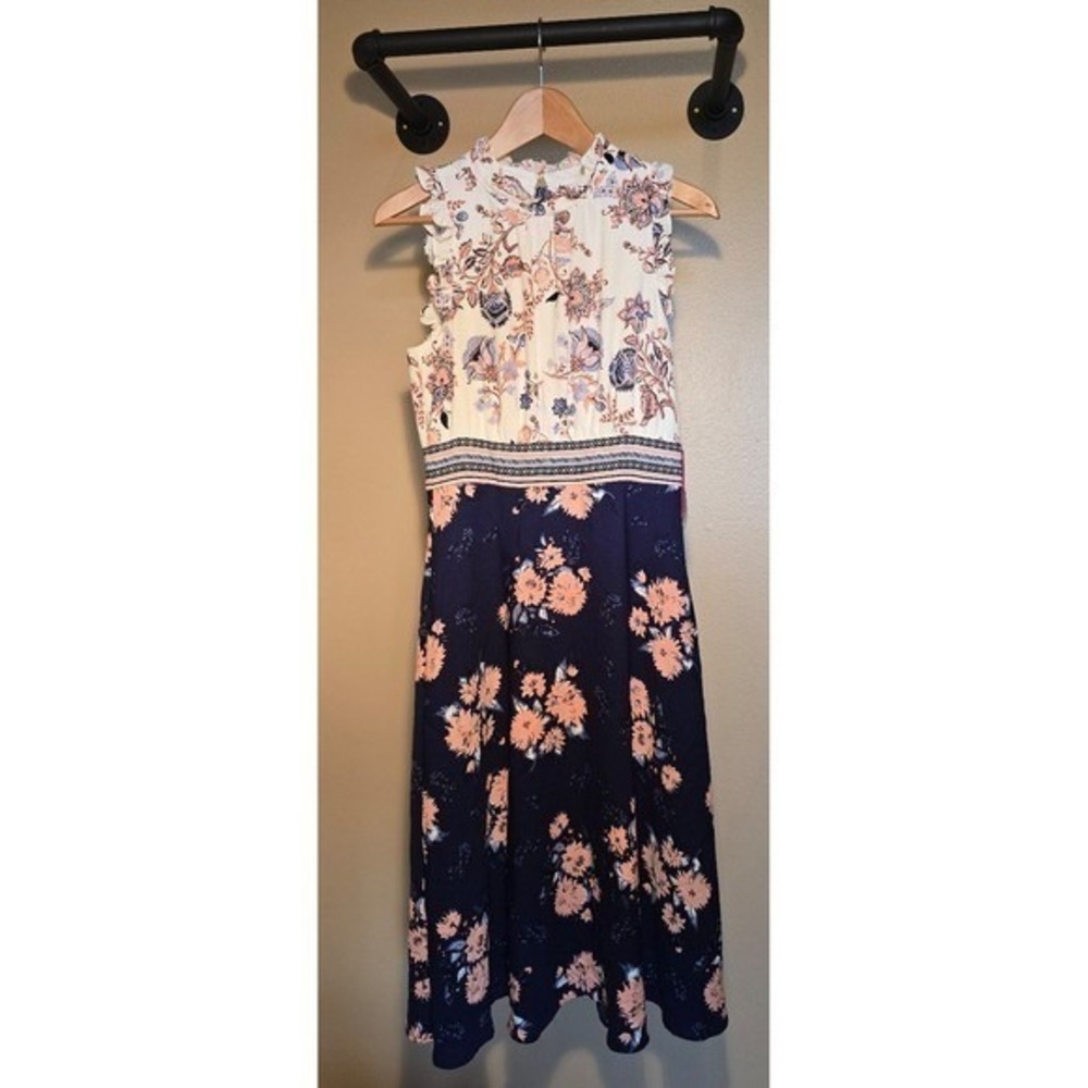 Vince Camuto sleeveless ruffle trim mid length dress‎ women's size 4 NWT